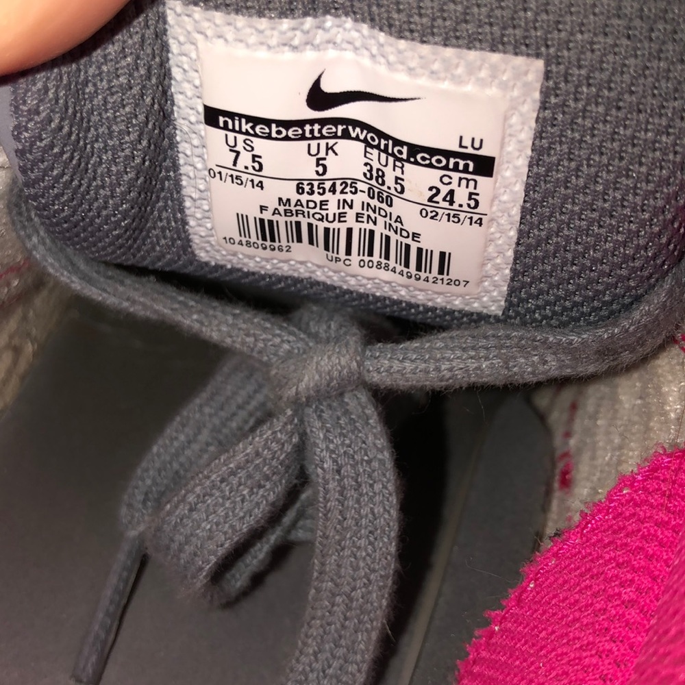 Nike - Picture 4 of 5